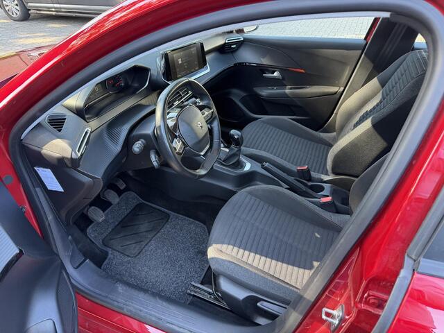 Peugeot 208 1.2 Active | Trekhaak | Touch Screen met Apple Carplay | Navigatie via Telefoon | Airconditioning | Cruise-Control | Parkeersensoren | Stuurwielbediening |