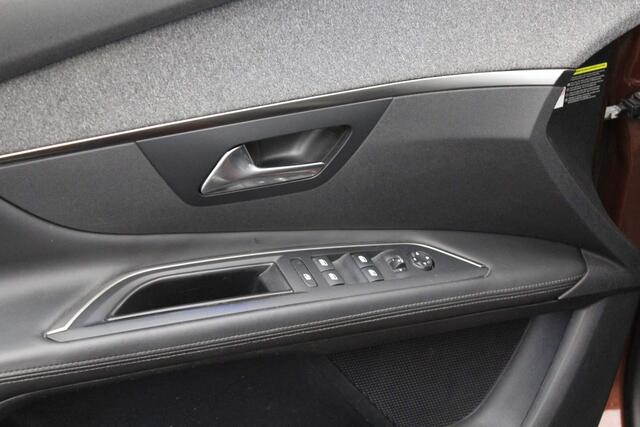 Peugeot 3008 1.2 PureTech GT Line 2017 Navigatie | Camera | Panorama dak | Bluetooth | PDC | Cruise control | LED | Lichtmetaal | Lederen bekleding | Climate control