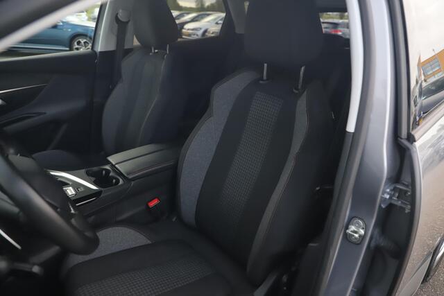 Peugeot 3008 1.2 PureTech Active 131PK Automaat Navigatie Camera 17 inch LMV Getint Glas Carplay Android Bluetooth Parkeersensors