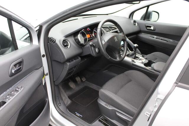 Peugeot 3008 1.2 PureTech Style 2016 Navigatie | Bluetooth | Trekhaak | Stoelverwarming | Airco (Clima) | Cruise control | PDC | Lichtmetaal | LED
