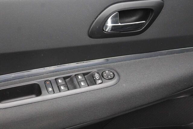 Peugeot 3008 1.2 PureTech Style 2016 Navigatie | Bluetooth | Trekhaak | Stoelverwarming | Airco (Clima) | Cruise control | PDC | Lichtmetaal | LED