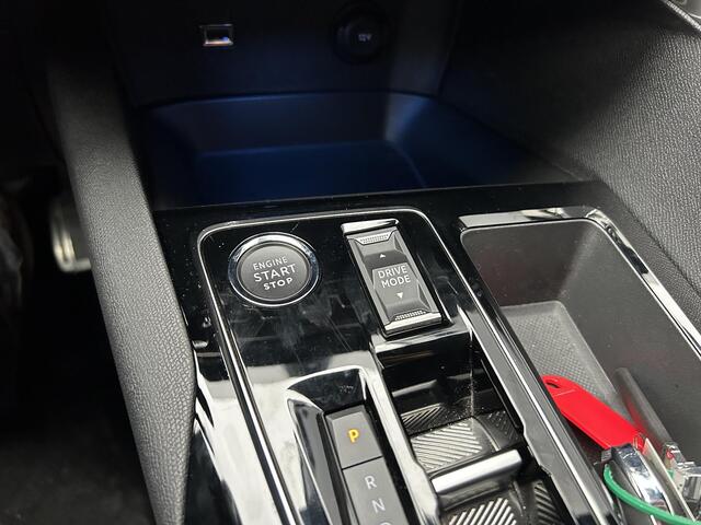 Peugeot 3008 1.6 HYbrid 225 GT | Navigatie | Plug in Hybride | Elektrische Achterklep | Keyless Entry | Full LED Verlichting | Automaat | Dodehoek bewaking | Stoelverwarming | Cruise Control | Lichtmetaal | Camera.