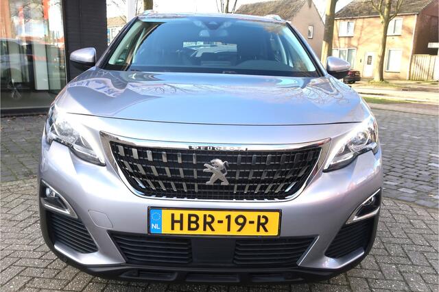 Peugeot 3008 130 Pk Benzine * Navigatie * Achteruitrij Camera * Climate & Cruise Control * L.M. Velgen * Apple Car Play + Android Auto * Vingerhoets; Vierde Generatie Eersteklas Service !
