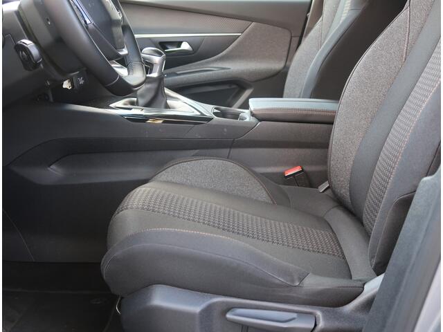 Peugeot 3008 130 Pk Benzine * Navigatie * Achteruitrij Camera * Climate & Cruise Control * L.M. Velgen * Apple Car Play + Android Auto * Vingerhoets; Vierde Generatie Eersteklas Service !