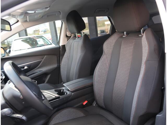Peugeot 3008 130 Pk Benzine * Navigatie * Achteruitrij Camera * Climate & Cruise Control * L.M. Velgen * Apple Car Play + Android Auto * Vingerhoets; Vierde Generatie Eersteklas Service !