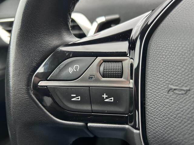 Peugeot 3008 1.2 PureTech Allure // DIGITAL COCKPIT // CAMERA // PDC V+A // NAVI+CARPLAY