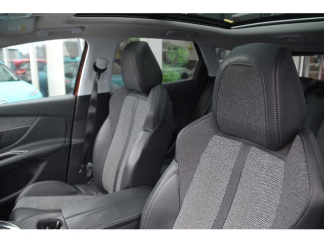 Peugeot 3008 1.2 PureTech Première Navi | Pano | Camera | Trekhaak | 19 inch | Getint glas | Keyless