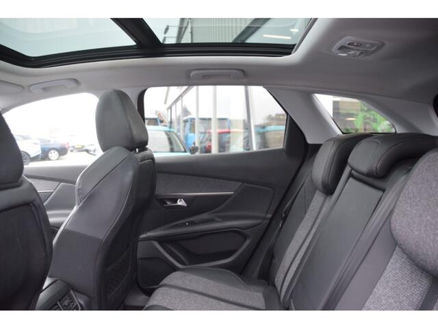 Peugeot 3008 1.2 PureTech Première Navi | Pano | Camera | Trekhaak | 19 inch | Getint glas | Keyless