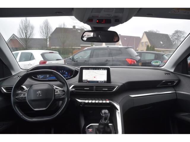 Peugeot 3008 1.2 PureTech Première Navi | Pano | Camera | Trekhaak | 19 inch | Getint glas | Keyless