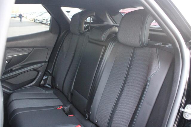 Peugeot 3008 1.2 130PK ALLURE PACK BUSINESS | NAVIGATIE | APPLE CARPLAY/ANDROID AUTO | ACHTERUITRIJ CAMERA | PARKEERSENSOREN VOOR EN ACHTER | CLIMATE CONTROL | LED KOPLAMPEN | CRUISE CONTROL | KEYLESS ENTRY/START | DAB+ RADIO | DODEHOEK DETECTIE |
