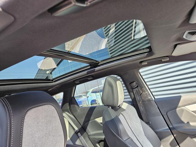 Peugeot 3008 HYbrid4 GT Plug In Hybrid 300pk Dealer O.H PHEV | Panodak | Adaptive Cruise | Alcantara Sportstoelen Massage & Memory | Focal Sound | Apple Carplay | 360 Camera | Navi Full Map | 19"L.M |