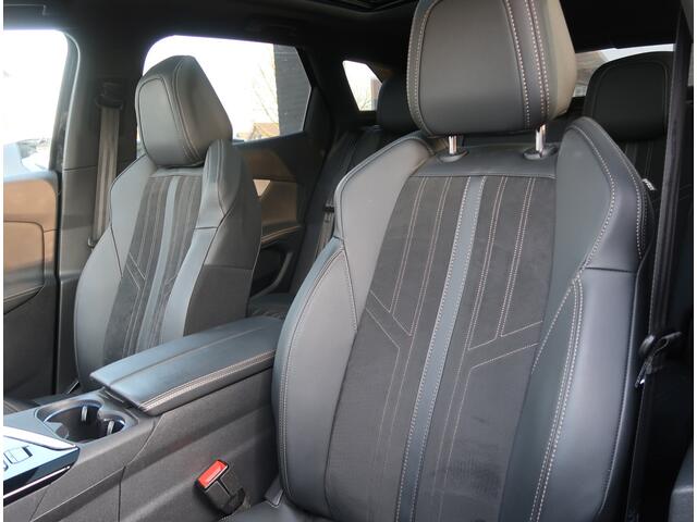 Peugeot 3008 130 Pk Benzine Superluxe * GT * Automaat * Leder / Alcantara interieur * Open Schuifdak * Adaptive Cruise Control * Ledverlichting * Achteruitrij Camera * Dodehoek Bewaking * DAB Radio * Keyless Entree & Start/Stop Button * Vingerhoets; Vierde Generatie E