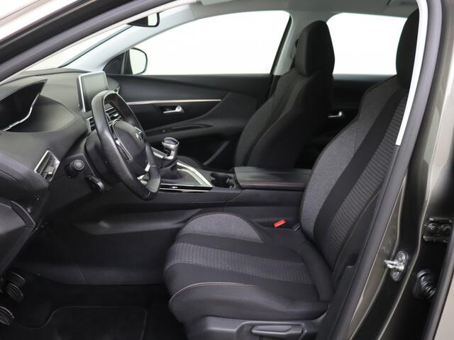 Peugeot 3008 1.2 PureTech Active Trekhaak | Cruise Control | Climate Control
