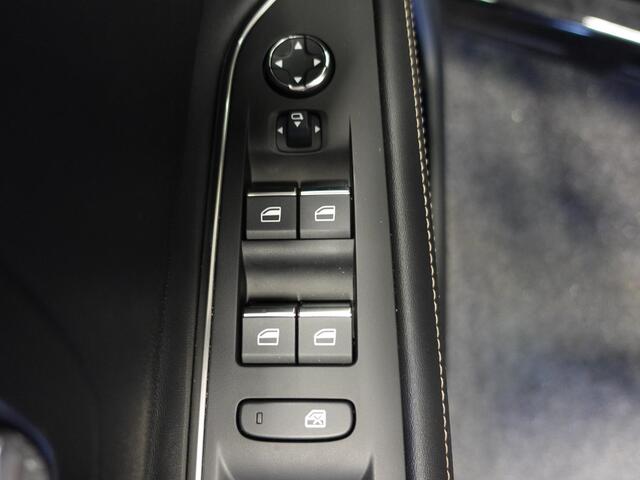 Peugeot 3008 1.2 PureTech GT Panoramadak Navigatie Camera Parkeersensoren Cruise Control Virtual Cockpit Climate Control