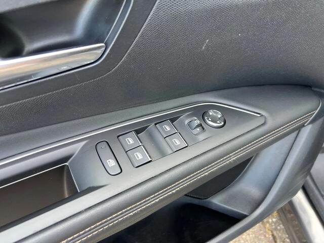 Peugeot 3008 1.6 HYbrid 225 GT, Nappa leder, Massage, Keyless, Trekhaak, Panoramadak