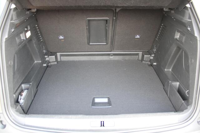 Peugeot 3008 1.2 130PK BLUE LEASE PREMIUM | 19" LICHTMETALEN VELGEN | ELEKTRISCH BEDIENBARE ACHTERKLEP | APPLE CARPLAY/ANDROID AUTO | NAVIGATIE | CLIMATE CONTROL | DAB+ RADIO | DRAADLOZE TELEFFONLADER | ACHTERUITRIJ CAMERA | PARKEERSENSOREN VOOR EN ACHTER | ADAPTIVE C