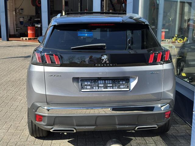 Peugeot 3008 1.6 HYbrid 225 GT | Slechts 3.000 KM Gereden | Automaat | Panorama Schuif-/Kanteldak | Navigatie | Camera | Adaptieve Cruise Control | Hoge Zitpositie | Climate Control | LED Verlichting | Keyless Entry | Dode Hoek Detectie |