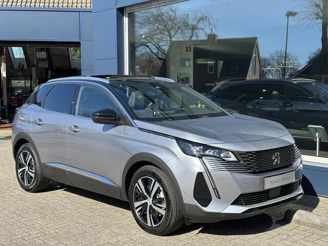 Peugeot 3008 1.6 HYbrid 225 GT | Slechts 3.000 KM Gereden | Automaat | Panorama Schuif-/Kanteldak | Navigatie | Camera | Adaptieve Cruise Control | Hoge Zitpositie | Climate Control | LED Verlichting | Keyless Entry | Dode Hoek Detectie |