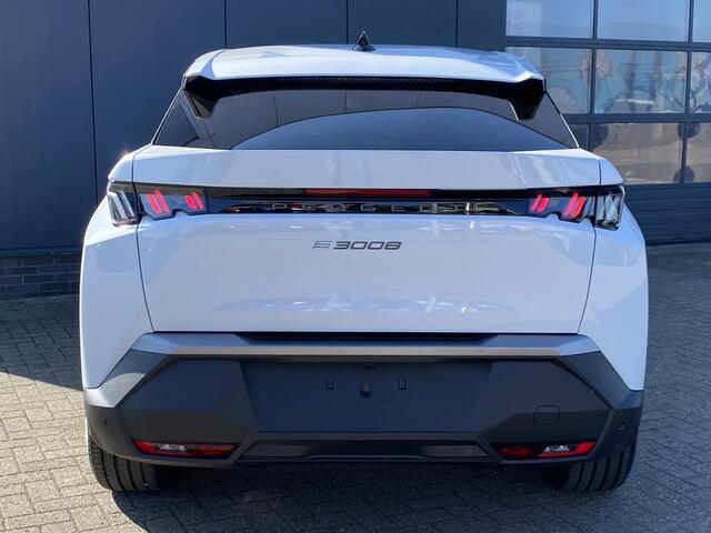 Peugeot 3008 e-3008 Allure Avantage 73 kWh | VOORRAAD | Navigatie | Achteruitrijcamera | tot 529km WLTP Actieradius | 160kW snelladen