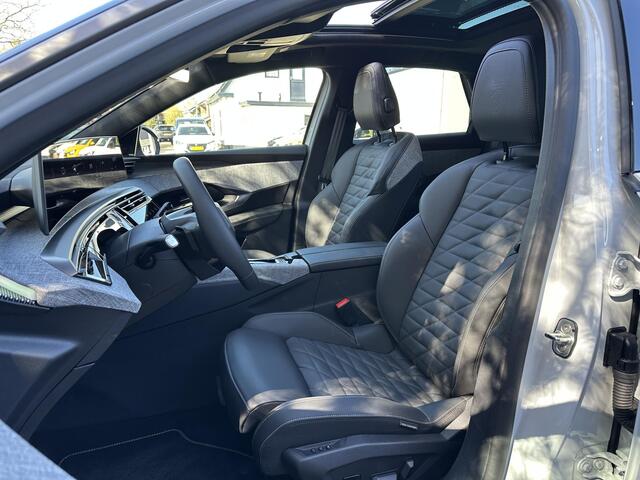Peugeot 3008 1.2 Hybrid 145 GT | Meest Complete 3008 van NL ! | Panorama Schuif-/Kanteldak | FOCAL Premium Audio | Volledig "NAPPA" Lederen Bekleding | Stoelverwarming / Ventilatie & Massage | 360 Graden Camera | Drive Assist Plus | Grip Control + Michelin All Season 