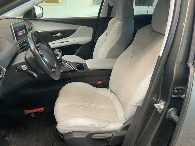 Peugeot 3008 1.2 PureTech Allure NL AUTO | CARPLAY | TREKHAAK | LAGE KM!