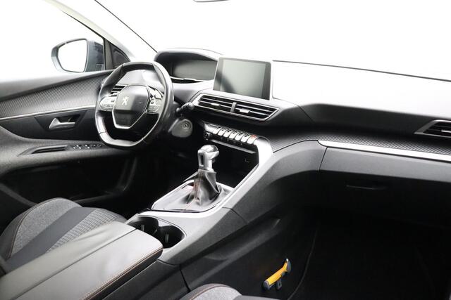 Peugeot 3008 1.2 PureTech Blue Lease Executive 130pk | Navigatie | Climate Control | Trekhaak | Cruise Control | Camera | Lichtmetalen Velgen | Parkeersensoren