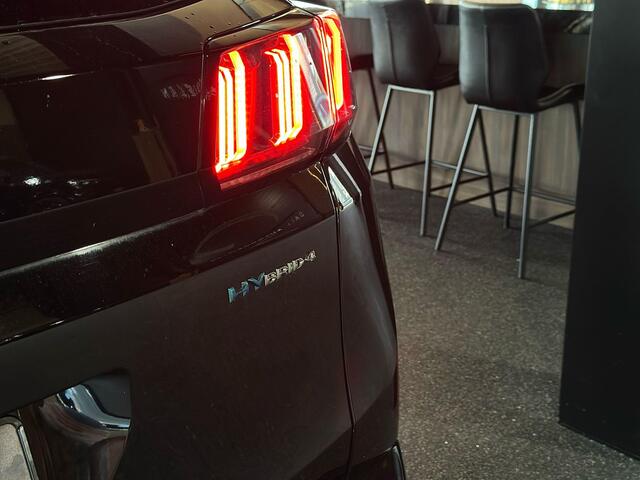 Peugeot 3008 1.6 HYbrid4 300 GT | Black Pack | Pano | Massage | Denon