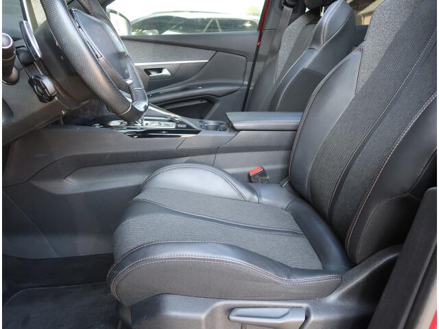 Peugeot 3008 130 Pk Benzine * GT Line *** Automaat *** Schuifdak * Navigatie * 1/2 Leder * Dodehoekbewaking * Parkeer Camera Voor en Achterzijde * Keyless Entry & Start Button * Climate & Cruise Control * TOP onderhouden * Vingerhoets: Vierde Generatie Eersteklas Serv