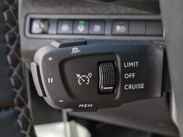 Peugeot 3008 1.6 HYbrid4 300PK Allure AWD Plug-in Automaat Nieuw Model / Groot Scherm Navigatie / Standkachel / Android Auto & Apple Carplay / Elektrische actieradius WLTP 55km / Cruise Control Adaptief / Lane assist / Climate Control / Camera / Stoelverwarming / Park