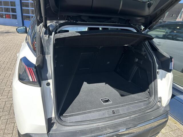 Peugeot 3008 1.6 HYbrid 225 Allure | Trekhaak 1250KG | Electrische Achterklep | Automaat | Plug-In Hybride | Navigatie | Stoelverwarming | Dode Hoek Signalering | Keyless Entry | Camera | Digitaal Dashboard | LED Verlichting | Cruise Control | Climate Control |