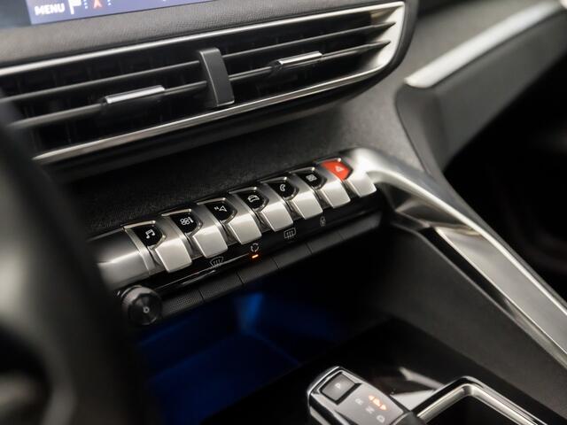 Peugeot 3008 1.2 PureTech Sport Automaat (APPLE CARPLAY, GROOT NAVI, VIRTUAL COCKPIT, 360 CAMERA, TREKHAAK, LEDER, SPORTSTOELEN, GETINT GLAS, CRUISE, NIEUWSTAAT)
