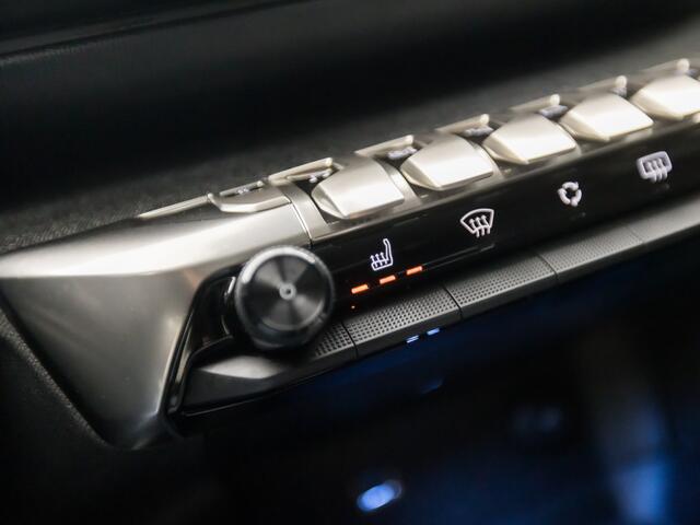 Peugeot 3008 1.2 PureTech Sport Automaat (APPLE CARPLAY, GROOT NAVI, STOELVERWARMING, LEDER, 360 CAMERA, SPORTSTOELEN, GETINT GLAS, LED KOPLAMP