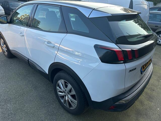 Peugeot 3008 1.2 PureTech Allure Nw motor IZGST !!