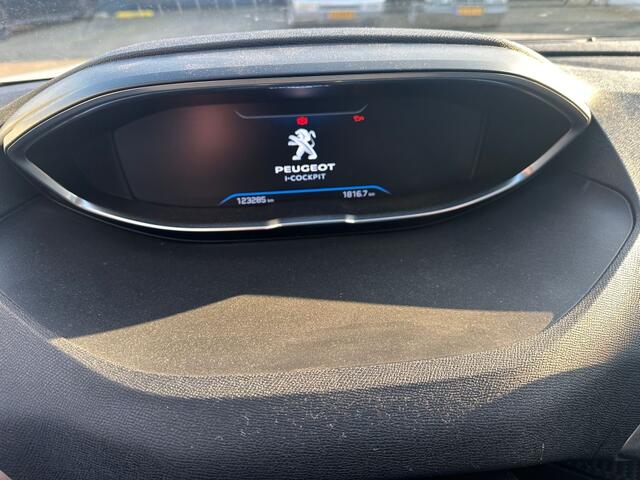 Peugeot 3008 1.2 PureTech Allure Nw motor IZGST !!