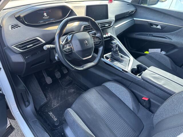 Peugeot 3008 1.2 PureTech Allure Nw motor IZGST !!