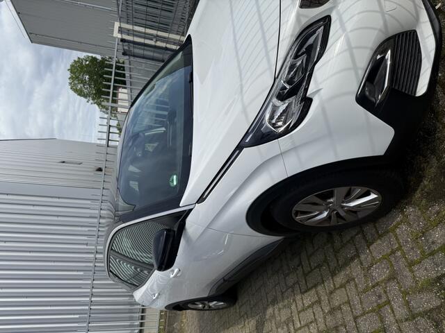 Peugeot 3008 1.2 PureTech Allure Nw motor IZGST !!