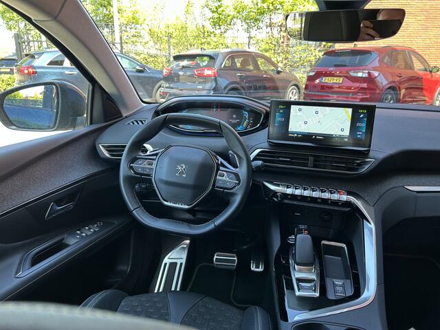 Peugeot 3008 1.6 HYbrid 225 Road Trip // BLINDSPOT // KEYLESS // NAVI + CARPLAY // ADPATIV CRUISE // CAMERA