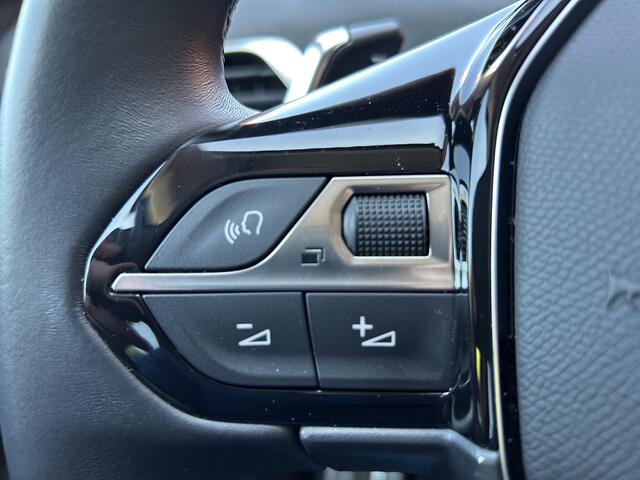 Peugeot 3008 1.6 HYbrid 225 Road Trip // BLINDSPOT // KEYLESS // NAVI + CARPLAY // ADPATIV CRUISE // CAMERA