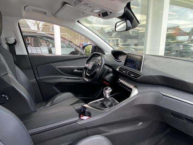 Peugeot 3008 1.2T 130pk Allure | Apple Carplay/Android Auto | Trekhaak | Dealeronderhouden | Achteruitrijcamera | Navigatie | Climate Control