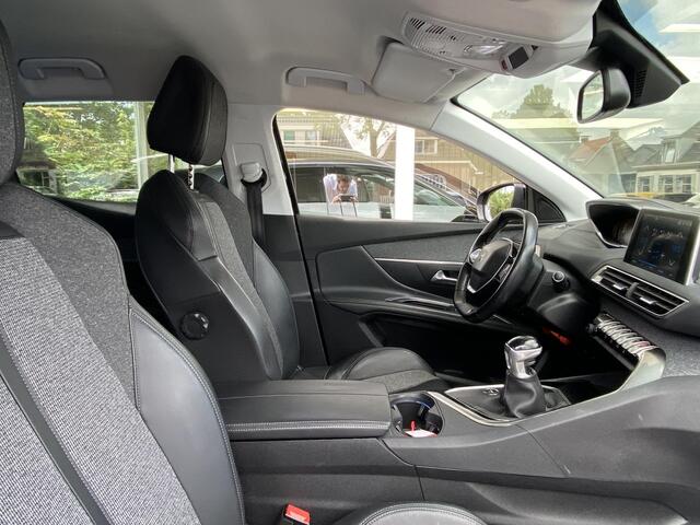 Peugeot 3008 1.2T 130pk Allure | Apple Carplay/Android Auto | Trekhaak | Dealeronderhouden | Achteruitrijcamera | Navigatie | Climate Control
