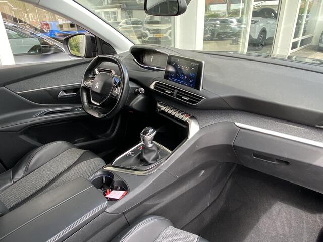 Peugeot 3008 1.2T 130pk Allure | Apple Carplay/Android Auto | Trekhaak | Dealeronderhouden | Achteruitrijcamera | Navigatie | Climate Control