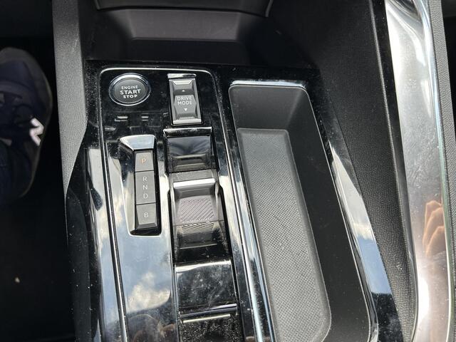 Peugeot 3008 1.6 HYbrid 225 GT | Slechts 13800 KM Gereden | Automaat | Panorama Schuif-/Kanteldak | All Season banden | Afneembare Trekhaak 13 polig 1250KG | Navigatie | Camera | Adaptieve Cruise Control | Hoge Zitpositie | Climate Control | LED Verlichting | Keyless 