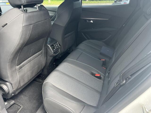 Peugeot 3008 1.6 HYbrid 225 GT CAMERA | TREKHAAK AFNEEMBAAR | RIJKLAAR INCL. 12 MND. BOVAGGARANTIE