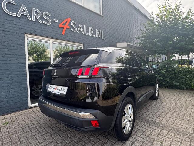 Peugeot 3008 1.2 Executive 130 pk + Car play + Lmv + Navi + Pdc - 11/2019!