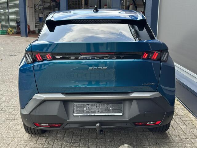 Peugeot 3008 1.2 Hybrid 145 PK Allure Automaat | 2025 Demonstratieauto | Trekhaak Afneembaar 1200 KG | Navigatie via Telefoon | Keyless Entry | AGR Stoel met Stoelverwarming | Camera | Climate Control | LED Verlichting | Cruise Control | Parkeersensoren | 19" Lichtmet