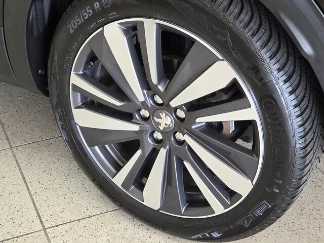 Peugeot 3008 1.2 PureTech Allure /D-Riem Verv. 123.000KM! /Trekhaak! /Camera /Apple + Android /DAB+! /Lane Assist /Navi /Climat /Cruise /Elek. pakket /Bluetooth /Regensensor /19"LMV /Extra getint glas /PDC V+A!