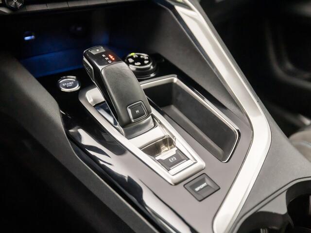 Peugeot 3008 1.2 PureTech GT-Line Sport Automaat (APPLE CARPLAY, GROOT NAVI, PARELMOER, 360 CAMERA, TREKHAAK, LEDER, SPORTSTOELEN, KEYLESS, GETINT GLAS, LED KOPLAMPEN, NIEUWSTAAT)