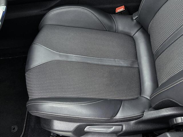 Peugeot 3008 300pk HYbrid4 GT | AppleCarPlay/AndroidAuto | 4x4! | Navigatie | Stoelverwarming | Schuifkanteldak | Adaptive Cruise Control | Keyless | FULL LED | 360'Camera | Isofix | Privacy Glass | Elektrische Klep |