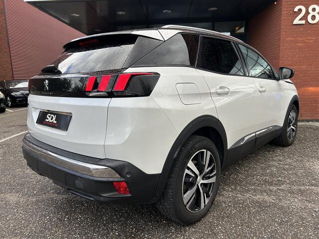 Peugeot 3008 1.2 PureTech Allure // NAVI + CARPLAY // PANO/SCHUIFKANTELDAK // LED // CAMERA // PDC V+A // KEYLESS