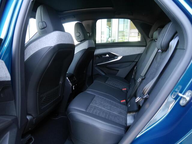 Peugeot 3008 e-3008 Launch Edition 325 Dual Motor 73 kWh | NIEUW | 325PK | 4WD | 1350KG Trekgewicht | Uit voorraad leverbaar! | Panorama dak | Alcantara pakket | 360 ° Camera | FOCAL Hi-Fi | ACC | Matrix LED